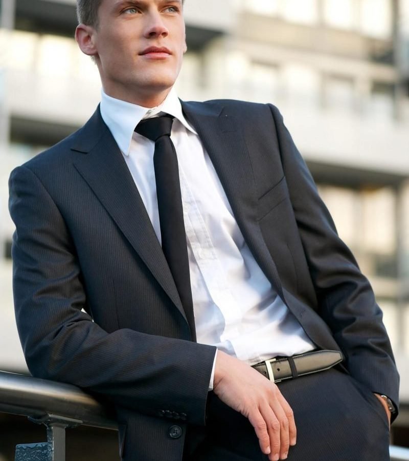 businessman-outside-the-office-1-p8ou6suzbfk1lsis6o6hf3xhzvpj3s9ge2praalv5k-1.jpg