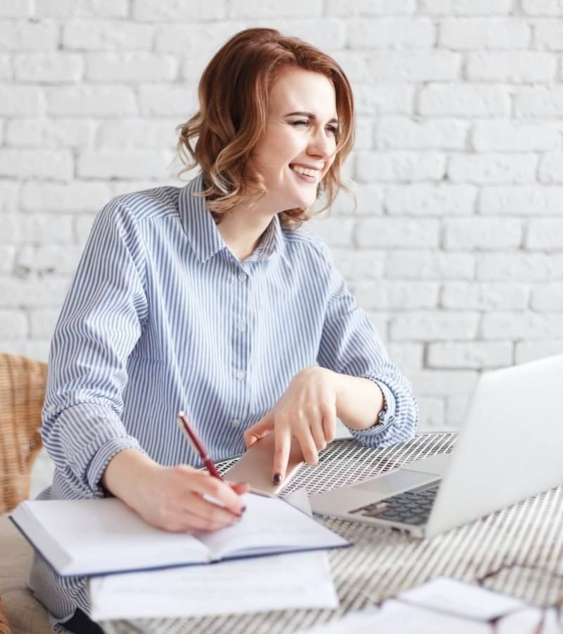 modern-happy-business-woman-in-the-office-1-p8ou678oy8qg6re6owu2brdwc0o36qvmn3pl8xhx4o.jpg